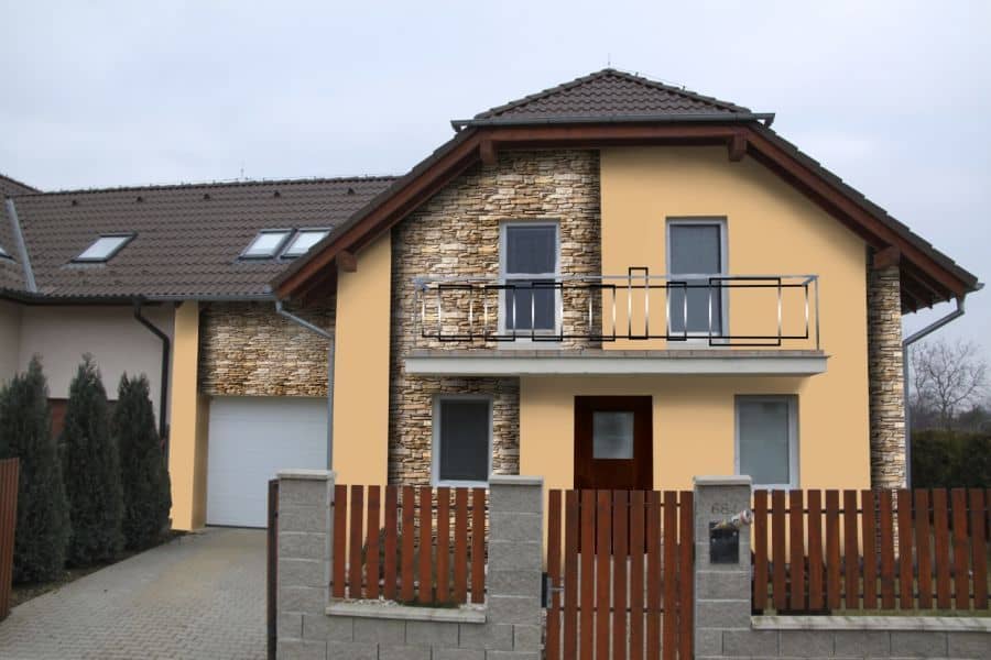 Návrh fasády s kamenným obkladem - varianta 1