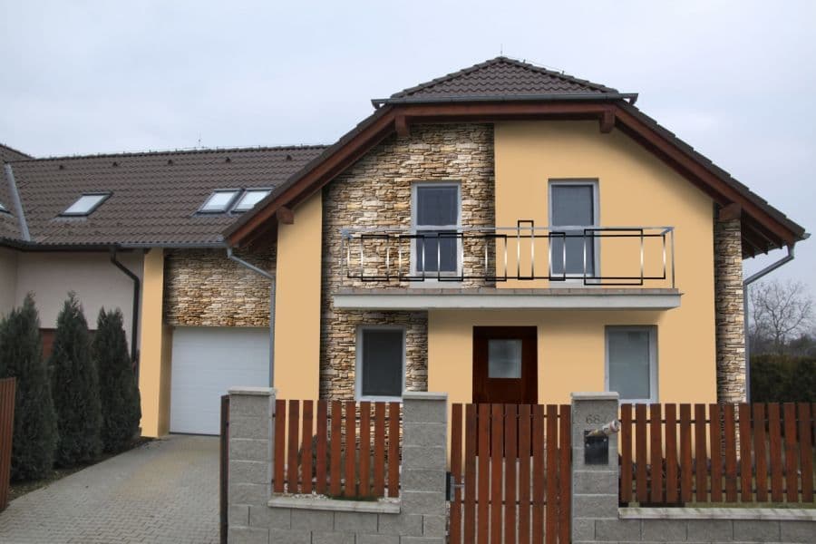 Návrh fasády s kamenným obkladem - varianta 1