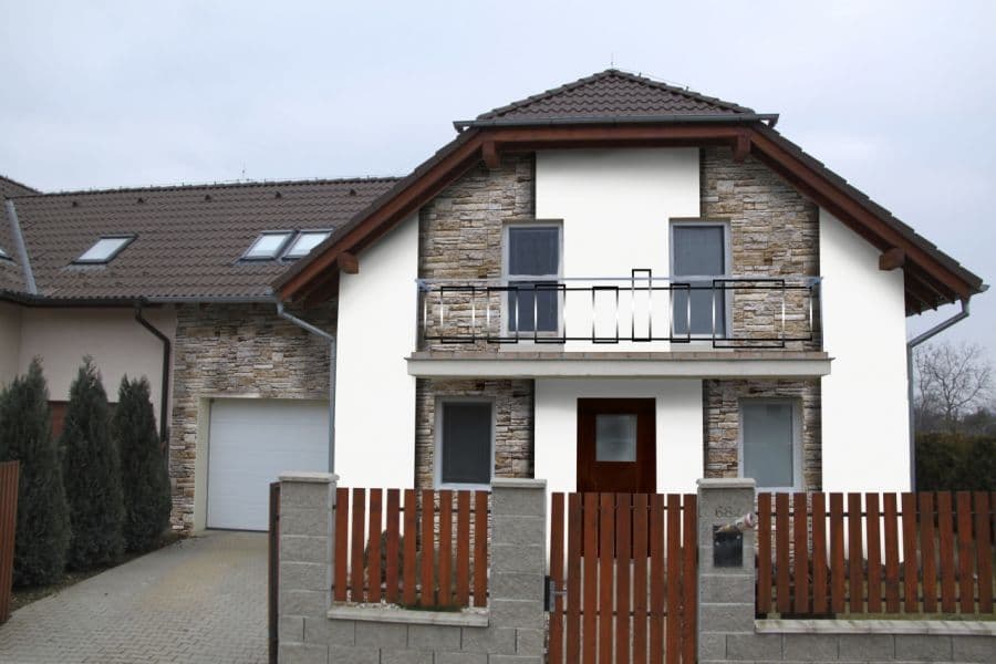 NNávrh fasády s kamenným obkladem - varianta 3