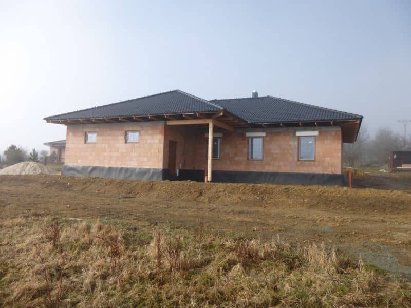 Rodinný dům před návrhem fasády - zadní pohled