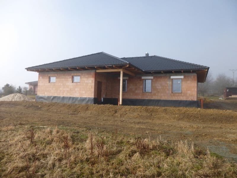 Rodinný dům před návrhem fasády - zadní pohled